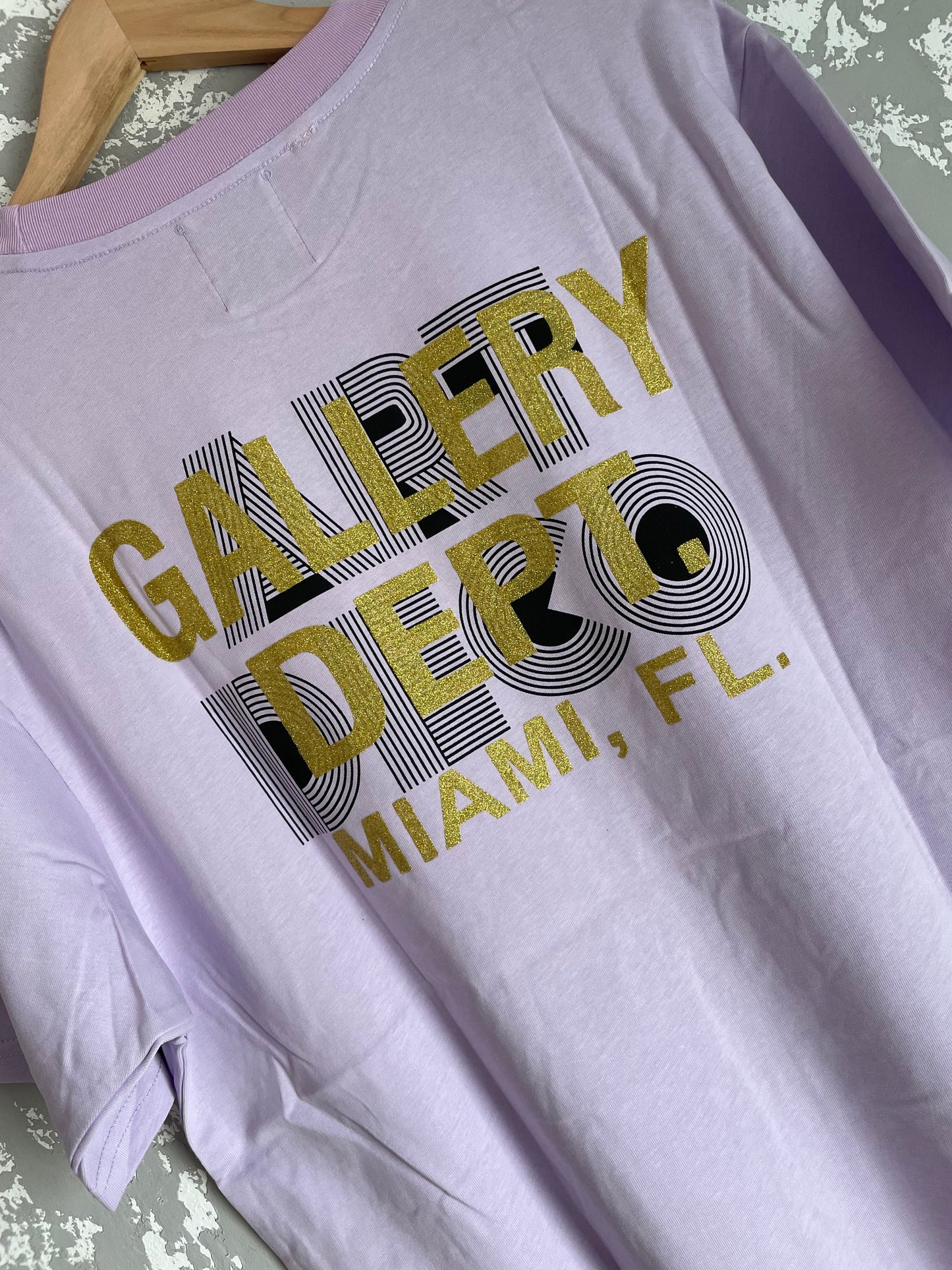 CAMISETA GALLERY DEPT.