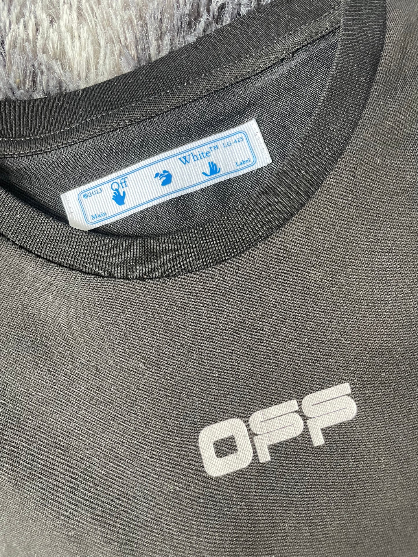 CAMISETA OFF-WHITE NEGRA